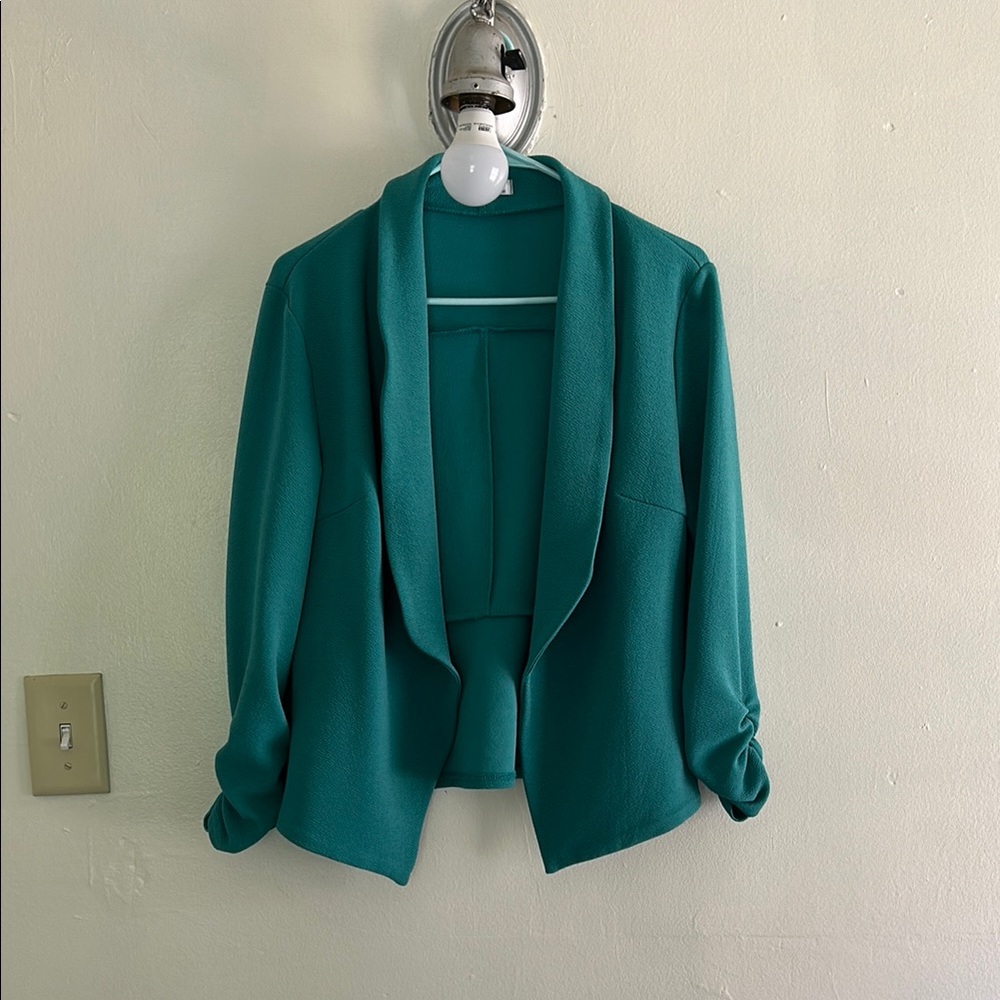 Green Blazer with Shawl Collar and 3/4 Sleeves